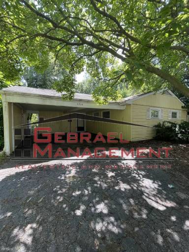 Main picture of 1711 Briarwood Dr
