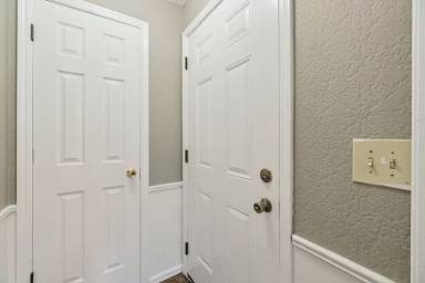 Main picture of 4009 Vickie Dr