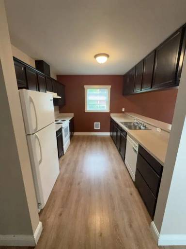 Main picture of 718 E Maple St