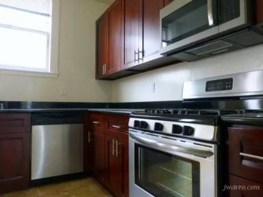 Main picture of 305 Franklin St