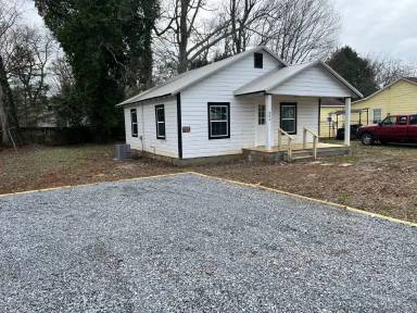 Main picture of 205 W 2nd St