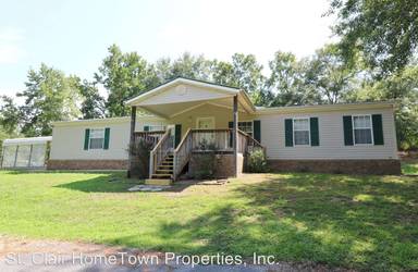 Main picture of 100 Lakeview Dr