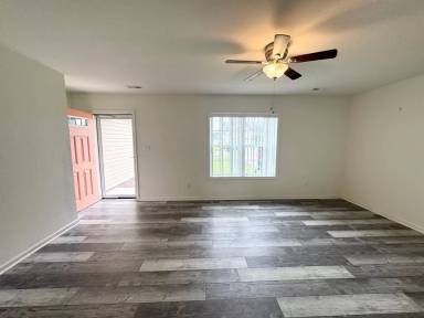 Main picture of 1640 Warren Way