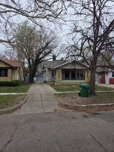 Main picture of 1039 N Woodrow Ave