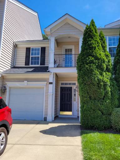 Main picture of 6944 Middleboro Dr