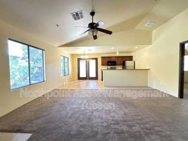 Main picture of 2515 S Pantano Pkwy