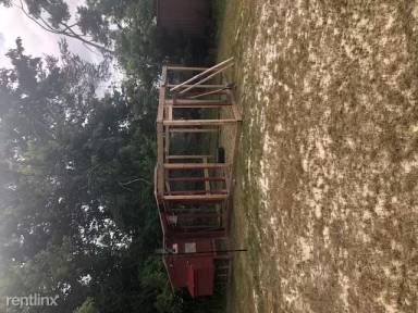 Main picture of 100 Tree Ln