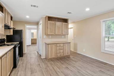 Main picture of 211 Southlake Dr