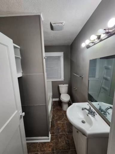 Main picture of 409 W State St