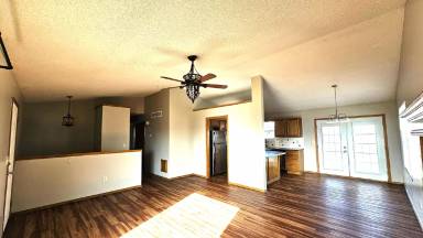 Main picture of 2214 W Schoolhouse St
