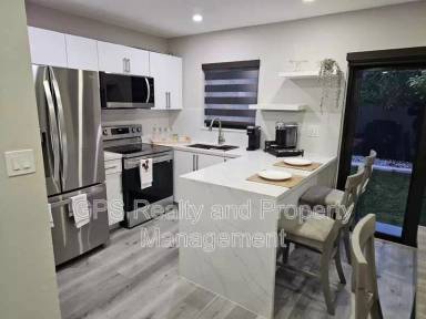 Main picture of 11022 SW 6th St