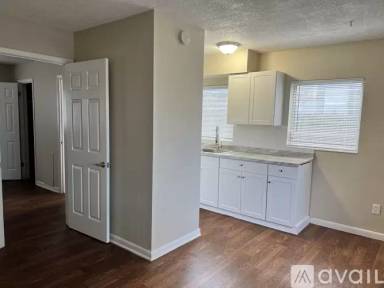 Main picture of 405 S Cirus Ave