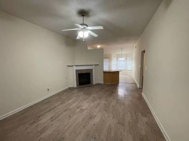 Main picture of 9809 Southern Oak Way