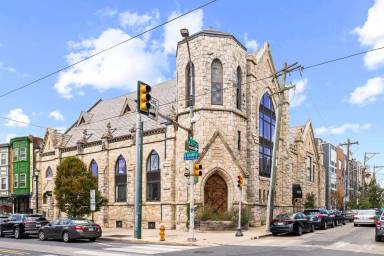 Main picture of 2701 W Girard Ave