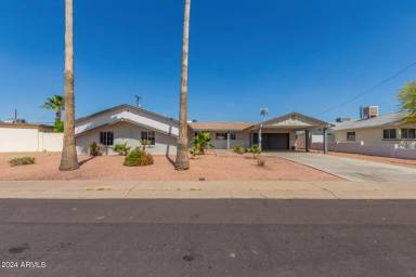 Main picture of 5017 N 64th Ave