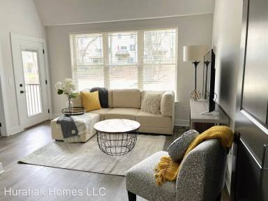 Main picture of HH Saucon Square