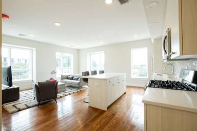 Main picture of 1 Everett Sq