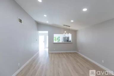 Main picture of 208 Oxford St