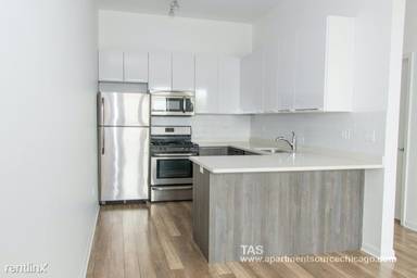 Main picture of 2700 W North Ave