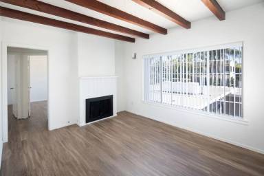 Main picture of 324 1/2 Rosemont St