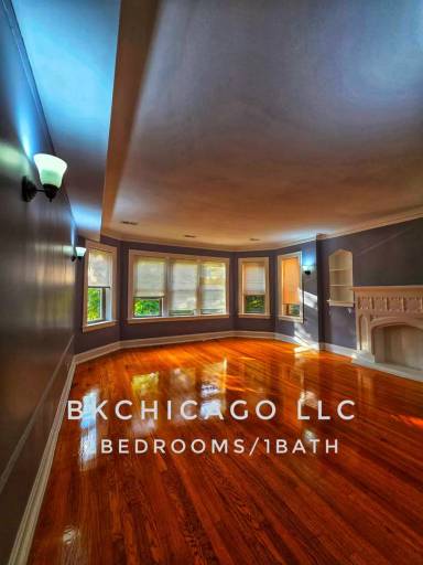 Main picture of 7947 S Essex Ave