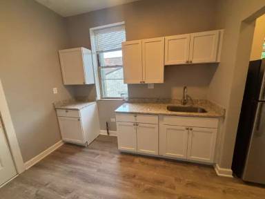 Main picture of 636 E 44th St