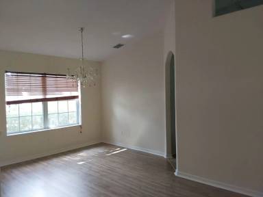 Main picture of 9 Woodhollow Ln