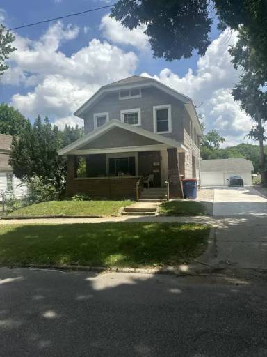 Main picture of 766 Clancy Ave NE