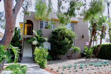 Main picture of 3860 Mentone Ave