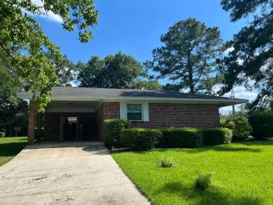 Main picture of 905 Circle Dr