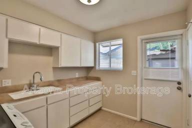 Main picture of 2315-2323 S College Ave Apartments