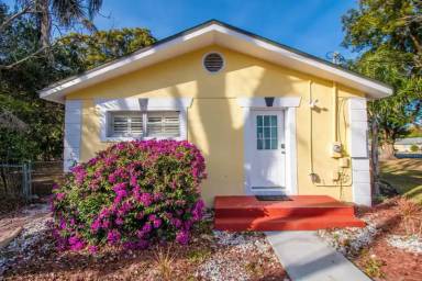 Main picture of 3120 Peel Ave
