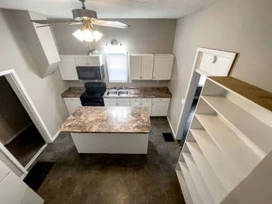 Main picture of 812 W University Ave