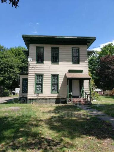 Main picture of 1302 Lake St