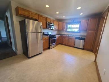 Main picture of 461 E Broad St