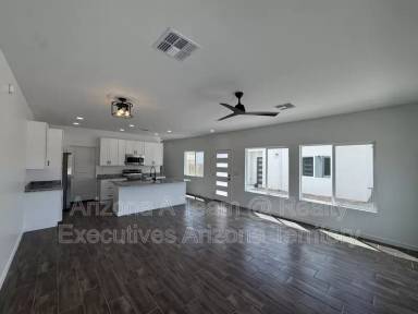 Main picture of 2126 N Ralph Ave