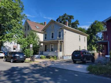 Main picture of 213 Willow St