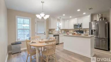 Main picture of 104 Trailwood Cir