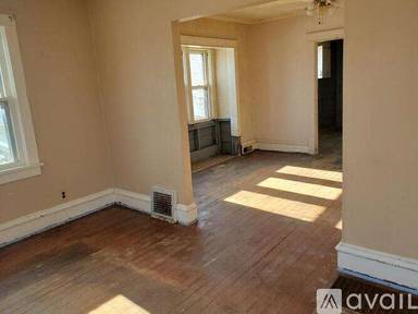 Main picture of 2410 Dunham St