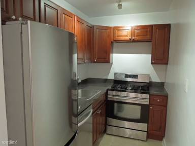 Main picture of 925 E 14th St