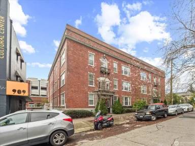 Main picture of 901 NE 43rd St