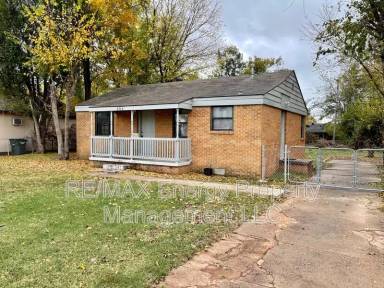 Main picture of 3704 SE 15th St