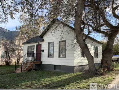 Main picture of 523 E Broadway St