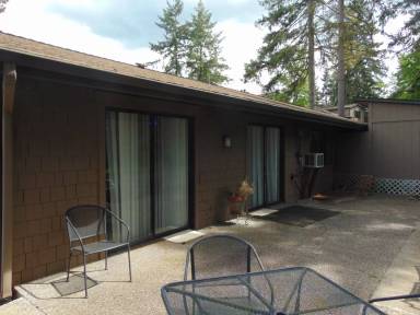 Main picture of 4002 W Lake Sammamish Pkwy NE