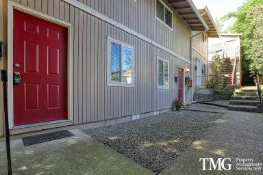 Main picture of 3743 SE Milwaukie Ave