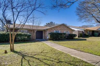 Main picture of 2700 Raintree Dr