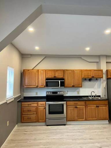Main picture of 38 Railroad St