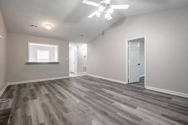 Main picture of 5831 Williamsburg Trce