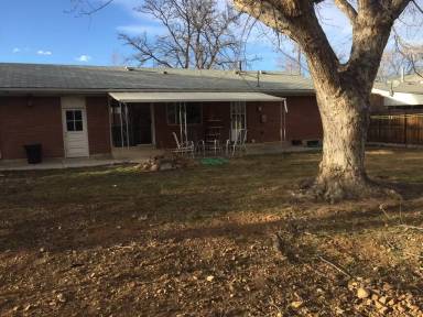 Main picture of 40 S 38th St