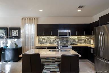 Main picture of 10560 NW 69th Ter